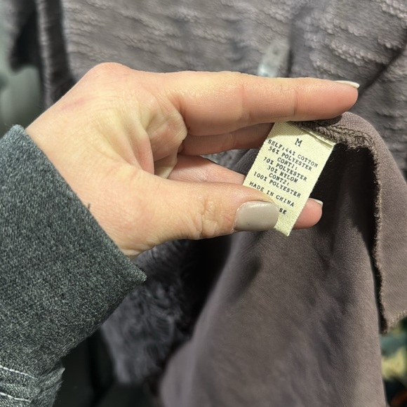 No from Buckle gimmicks, blouse - Picture 3 of 5